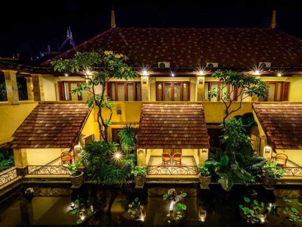 Lotus Garden Hotel By Waringin Hospitality Kediri  Exterior foto