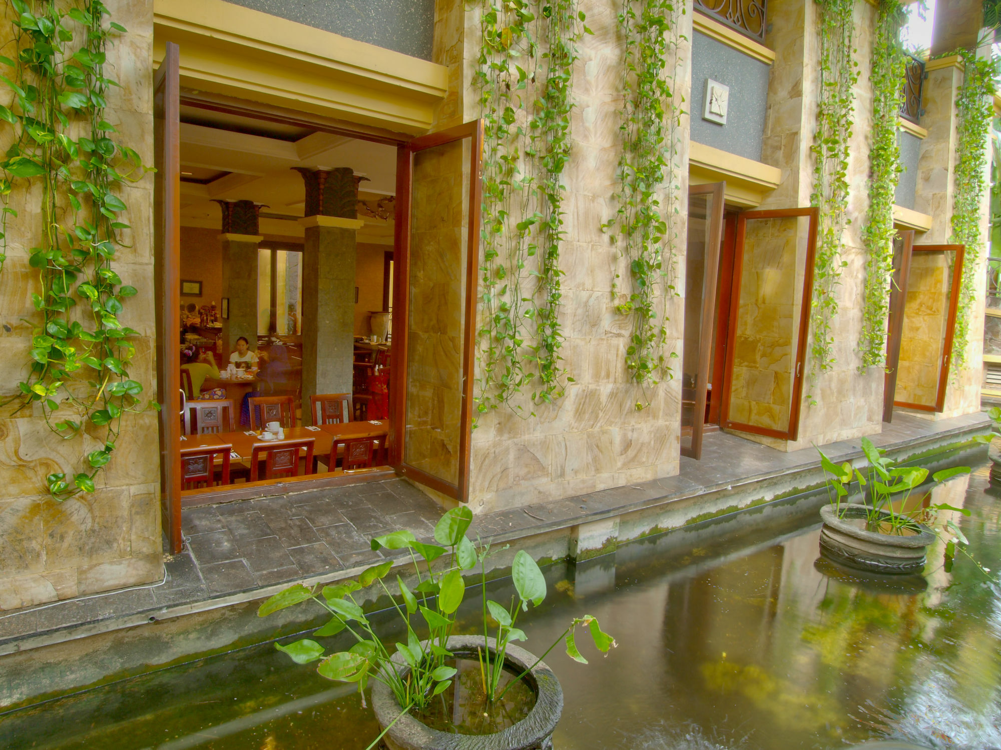 Lotus Garden Hotel By Waringin Hospitality Kediri  Exterior foto